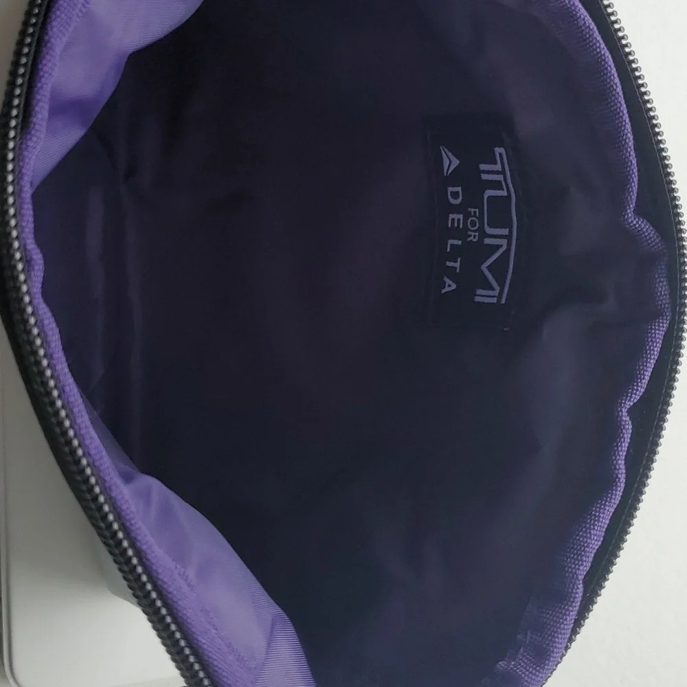 Tumi toiletry bag - Picture 2 of 2